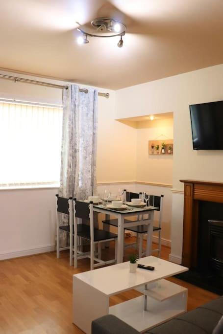 Unique 3 Bedroom House Free Wifi & Parking Leeds (West Yorkshire)