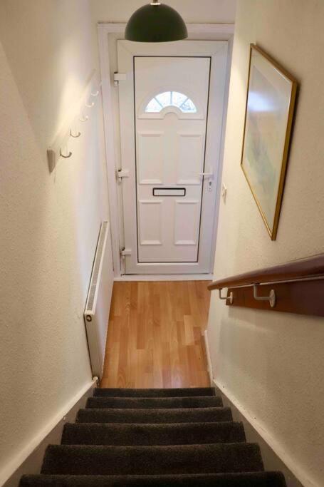 Unique 3 Bedroom House Free Wifi & Parking *